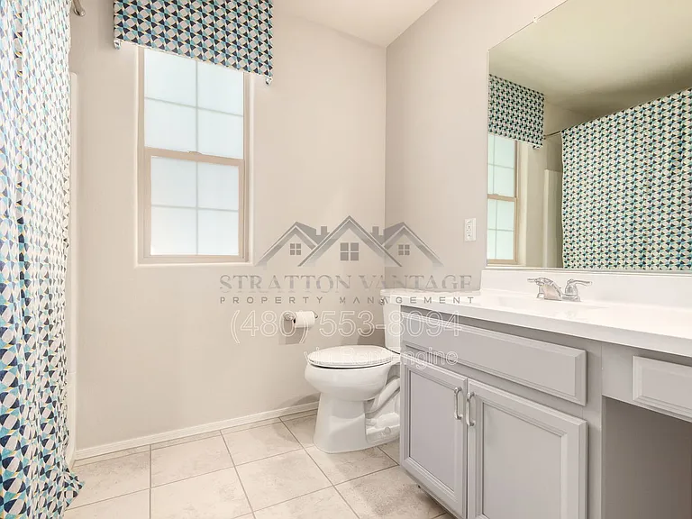 55 E Constitution Dr — Photo 22