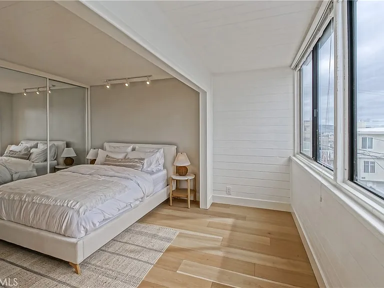 320 Marine Ave — Photo 47