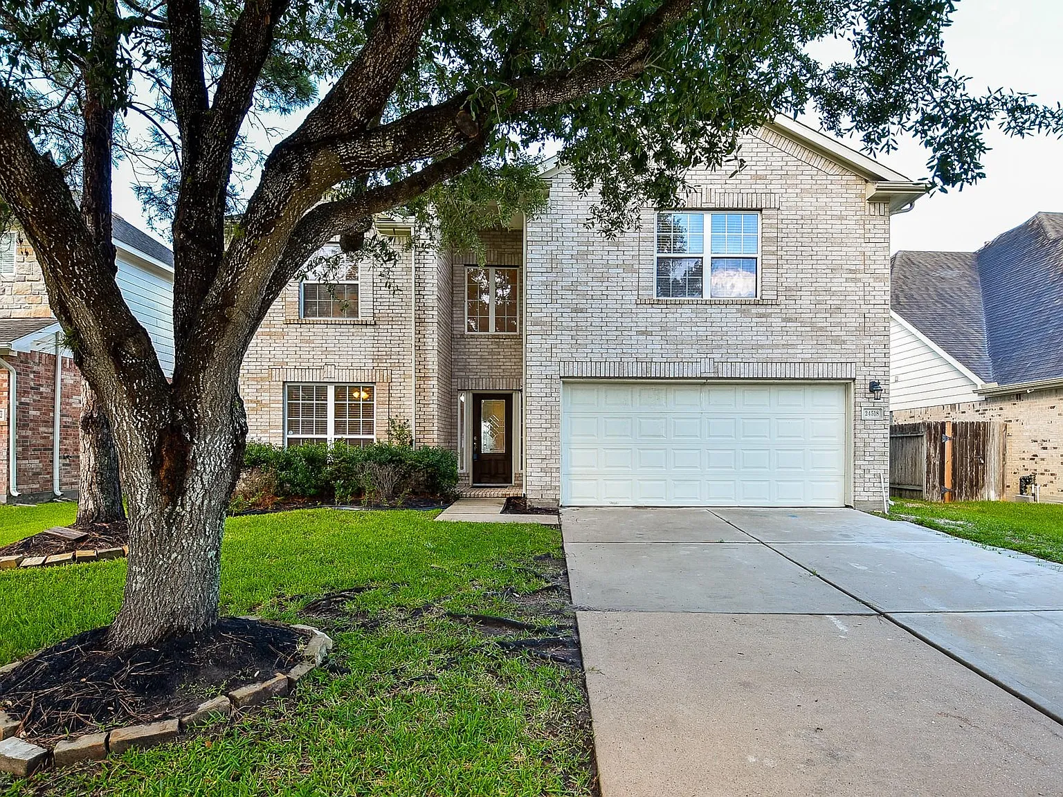 4 bed, 2.5 bath, 2756 sqft, $2,800 — Photo 1