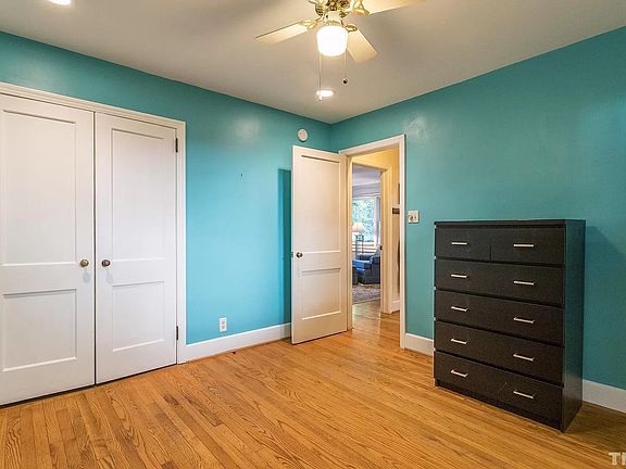 4th image of 2122 Sprunt Ave