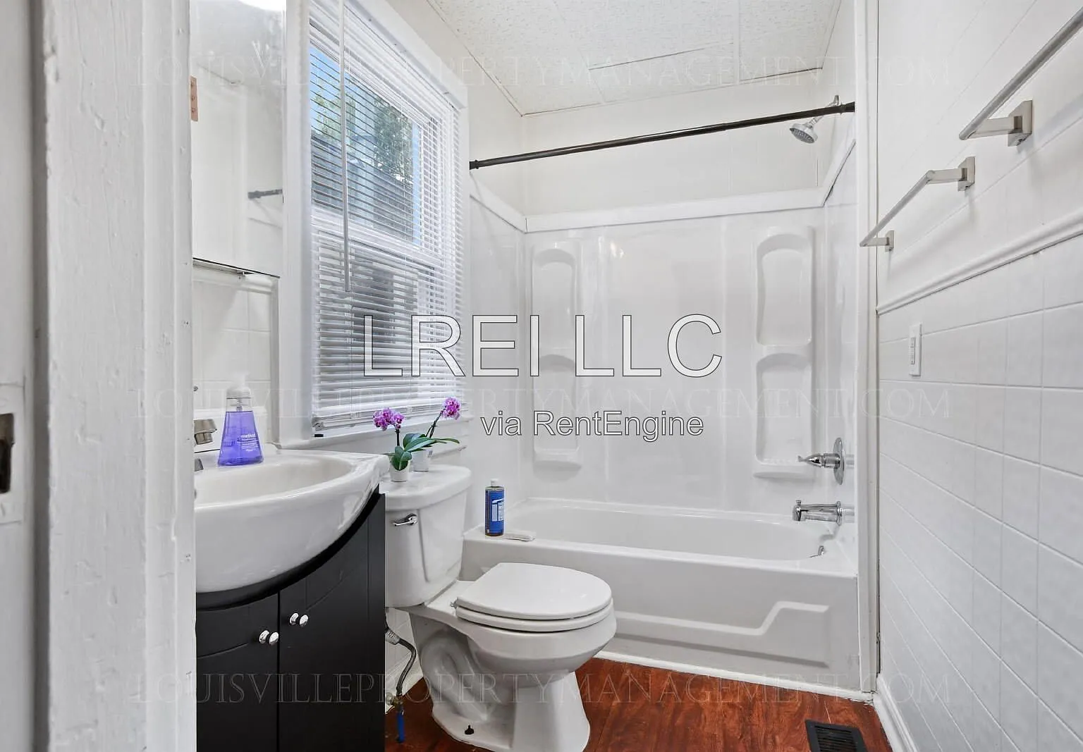 2 bed, 1.0 bath, 950 sqft, $1,050 — Photo 4