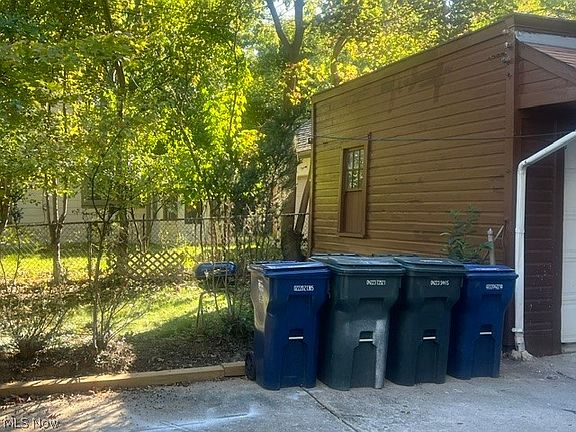 4th image of 1717 Compton Rd