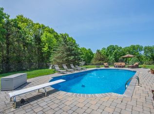 20 Wisteria Rd, Lafayette, NJ 07848