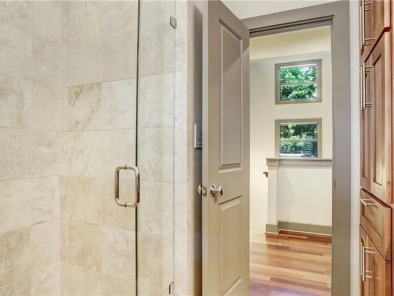 602 W North Loop Blvd — Photo 15