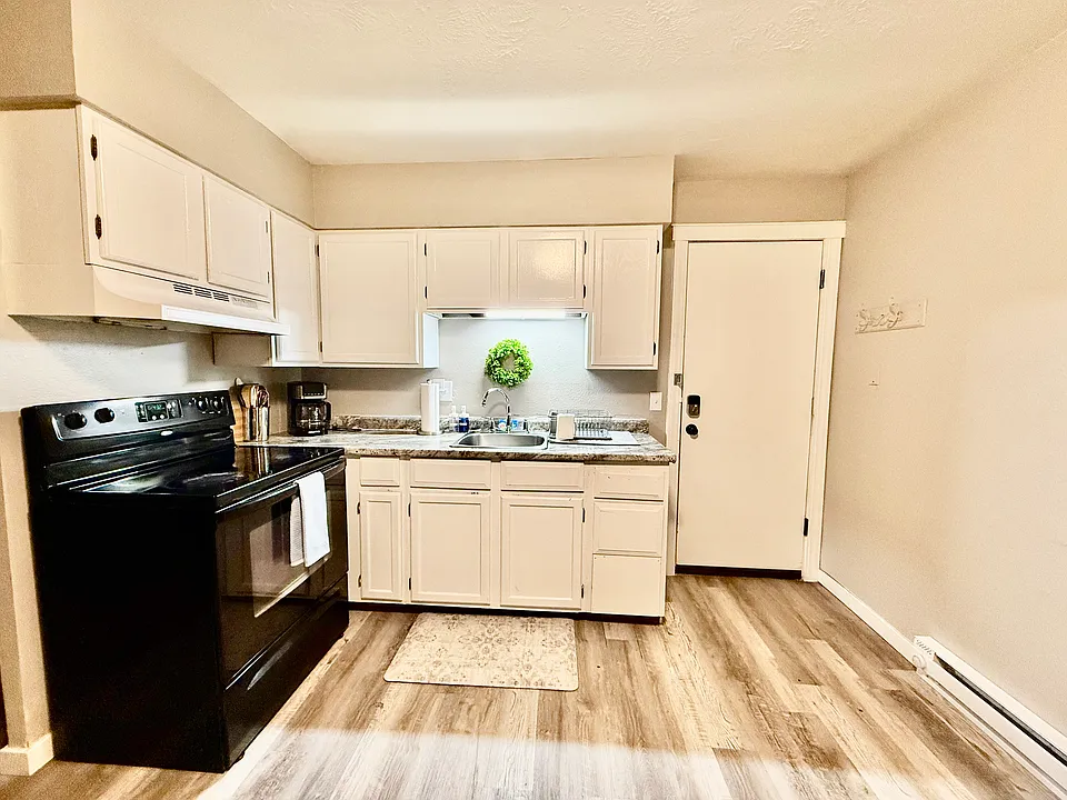 334 N Spring Ave #3
