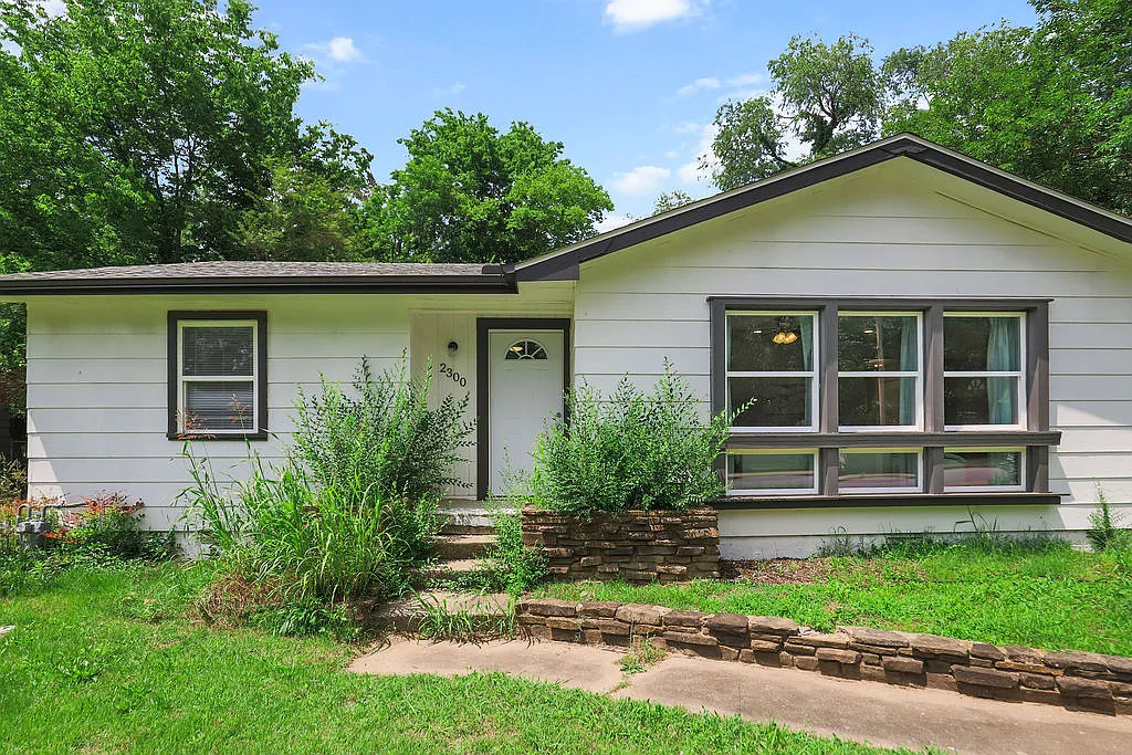 3 bed, 1458 sqft, $1,995 — Photo 1