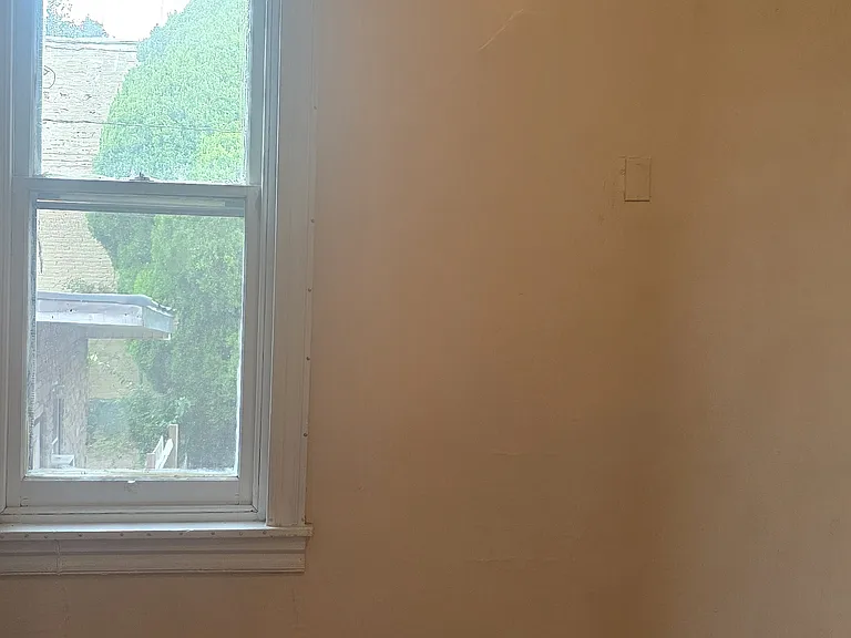 527 Windsor St #2 — Photo 6