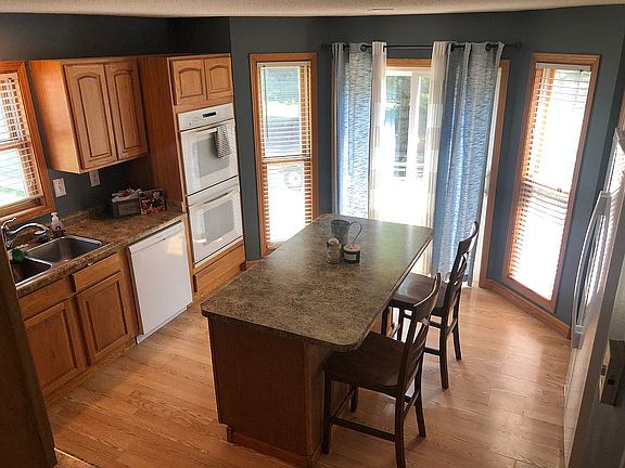 2nd image of 989 Leanne Dr