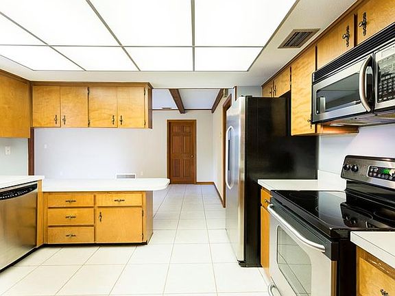 4th image of 545 Lake Faith Cir