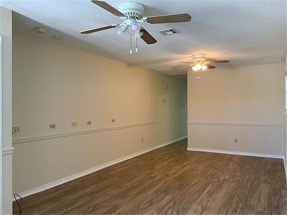 3rd image of 14842 Hayne Blvd