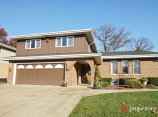 181 Spring Oaks Dr, Wood Dale, IL 60191