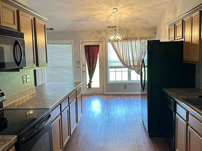 10913 Symington Cir — Photo 8
