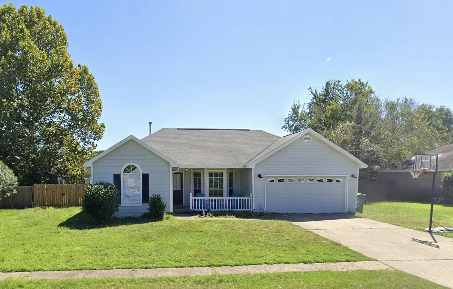 3 bed, 1303 sqft, $2,200 — Photo 1