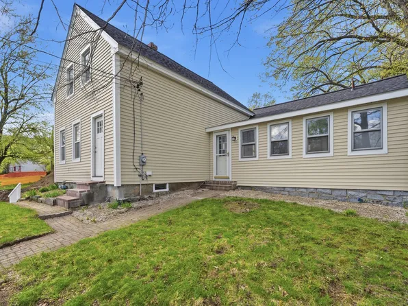 28 W Prescott St, Westford, MA 01886