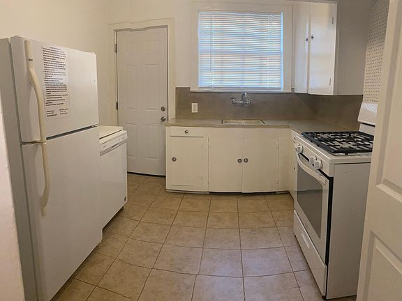 2nd image of 3423 Fairfield Ave #3415
