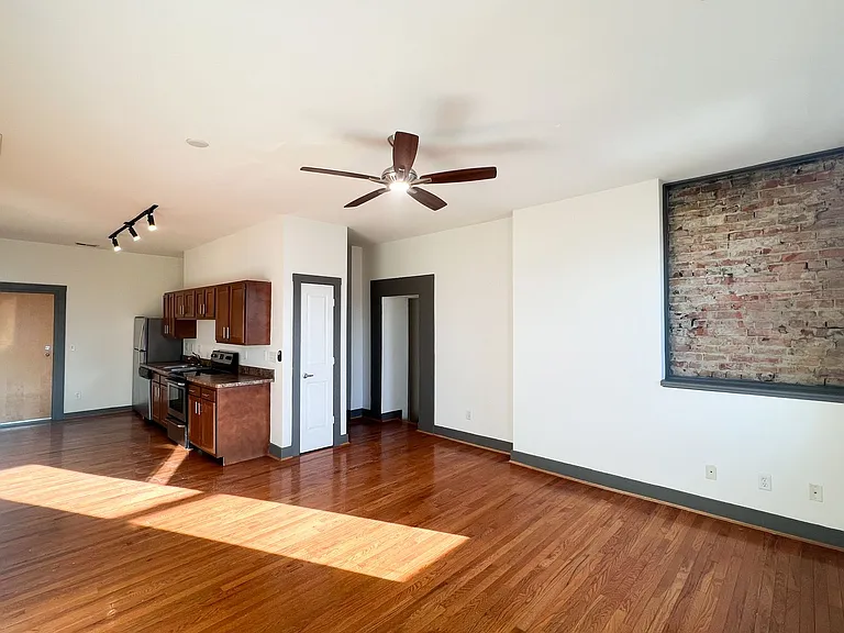 24-28 E 15th — Photo 6