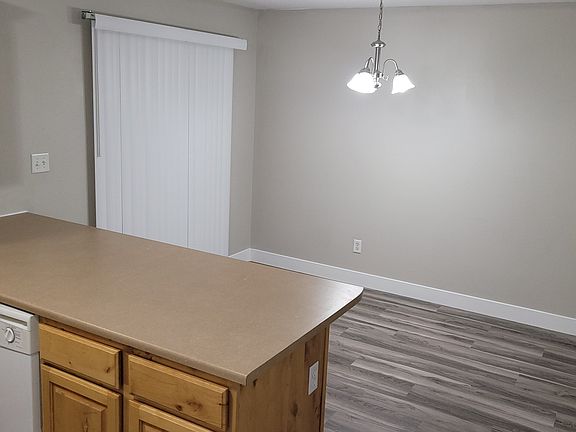 5th image of 701 N Black Horse Dr