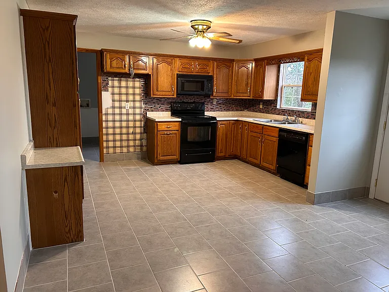 104 Lilac Dr #A — Photo 12
