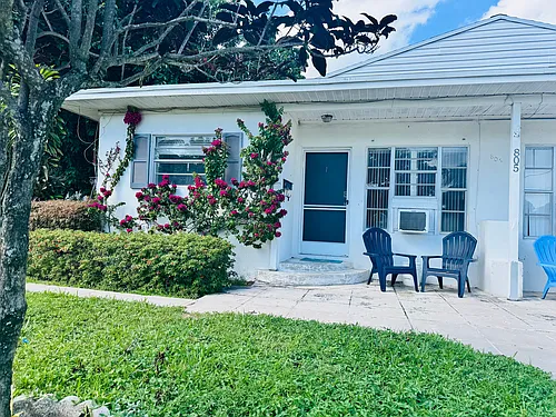 805 SW 3rd St #1 Photo 1