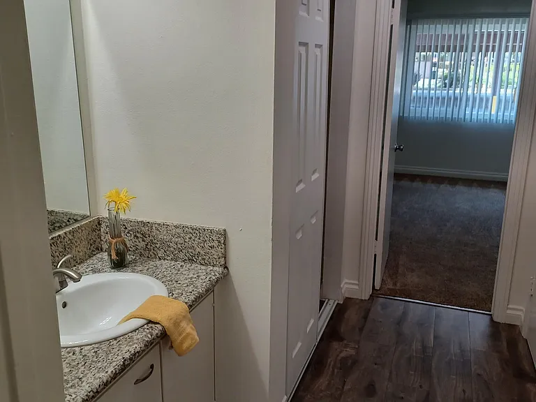Huntington Garden Apartments — Photo 52