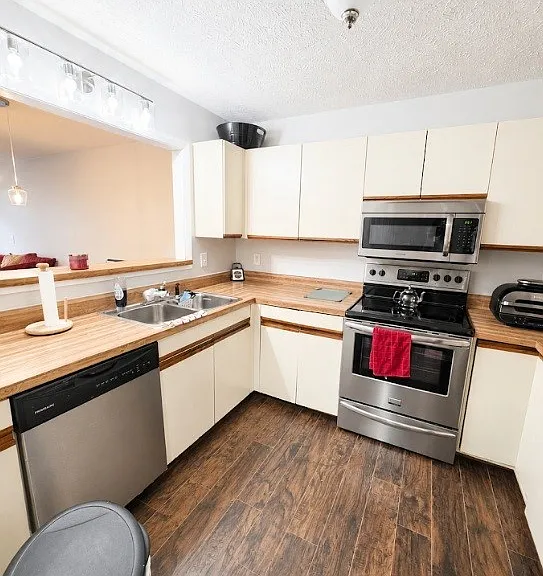 1207 Huntsman Ct — Photo 9