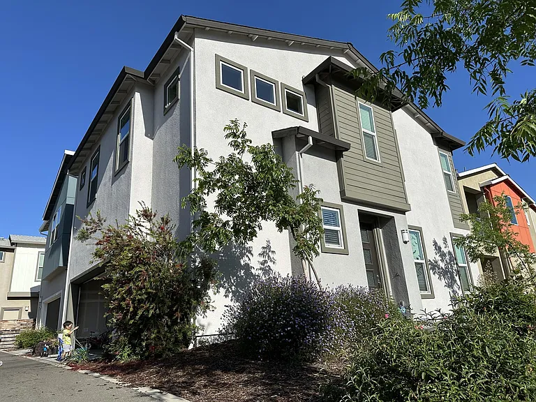 4519 Ocean Ln — Photo 1