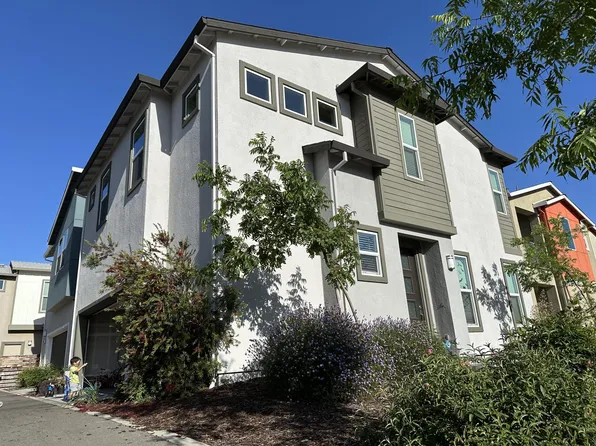 4519 Ocean Ln, Elk Grove, CA 95757