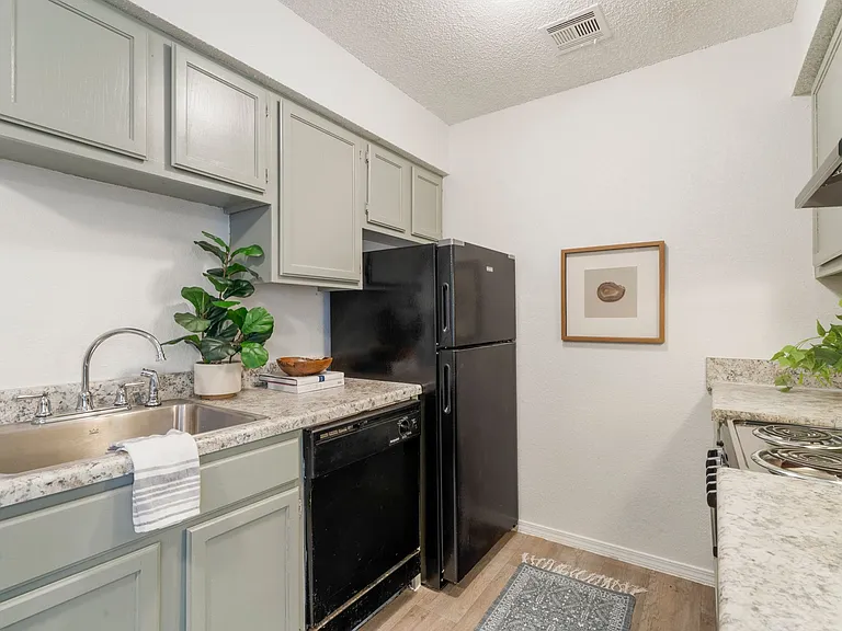 Twin Oaks - $500 Off First Months Rent! — Photo 8