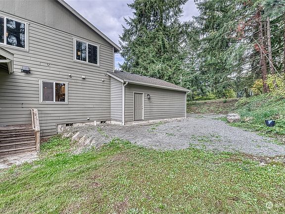 4th image of 12017 Hillcrest Drive SE