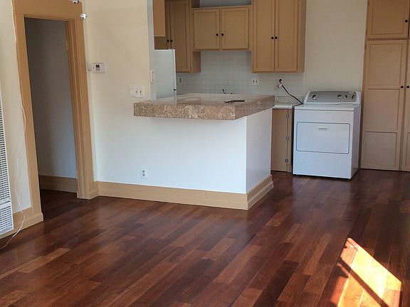 3rd image of 618 N Occidental Blvd
