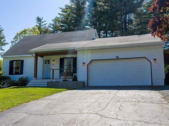 4th image of 28 Sweetbriar Ln