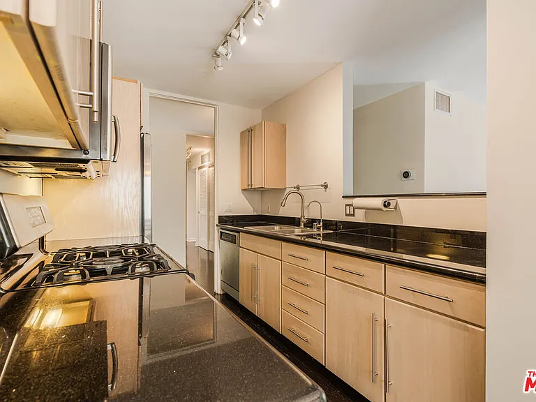 330 S Barrington Ave #210 — Photo 9