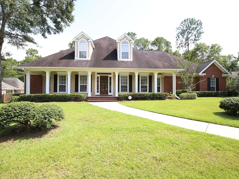 212 North Cir