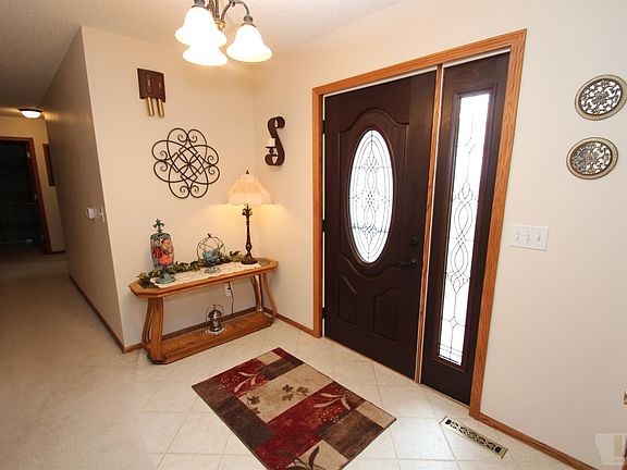 2nd image of 633 19th St SE
