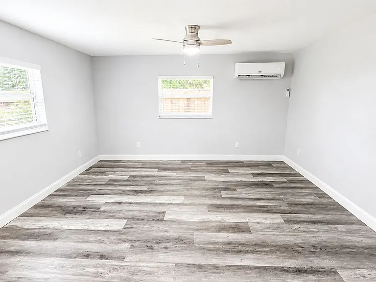 2728 Goodrich Ave — Photo 11
