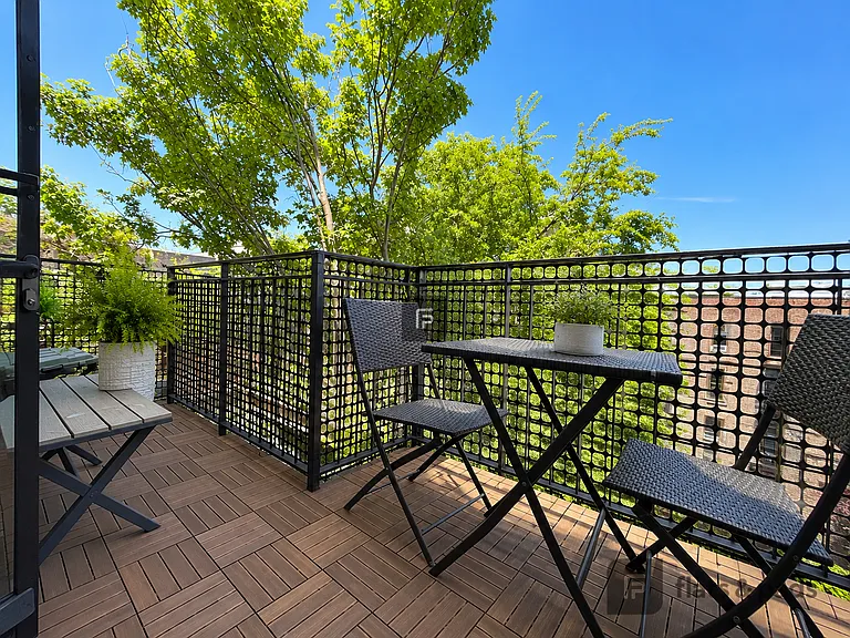 619 Park Pl #4R — Photo 6