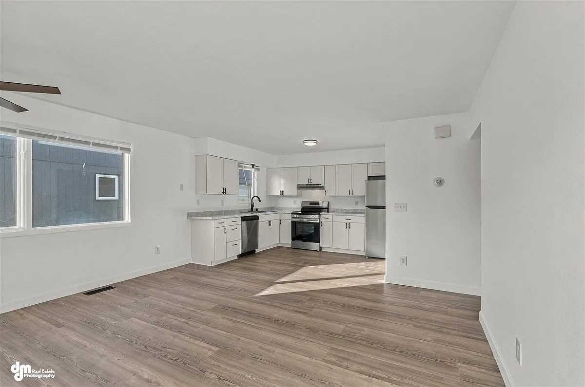 2 bed, 900 sqft, $1,650 — Photo 3