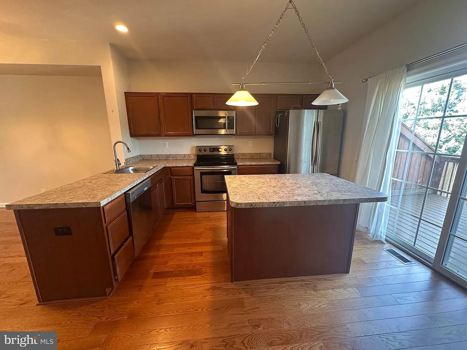3 bed, 2.5 bath, 1554 sqft, $2,750 — Photo 4