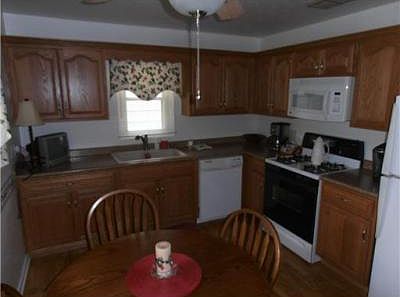 3rd image of 1640 Gordon Dr
