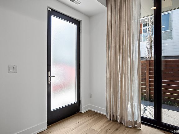 4th image of 2828 John R St #57