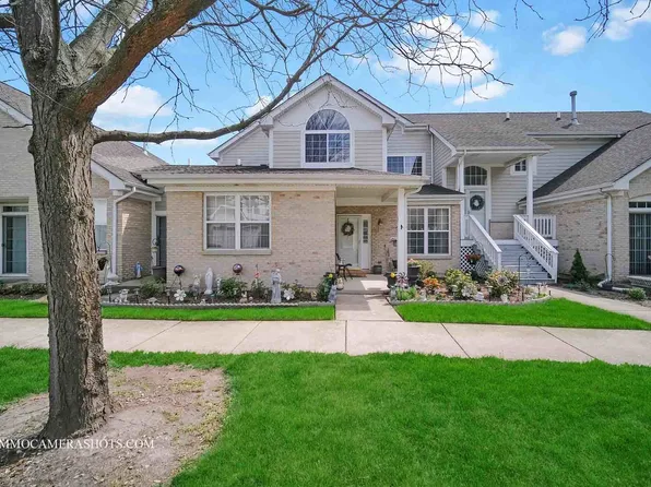 1677 Brightwood Pl #8B, Aurora, IL 60506