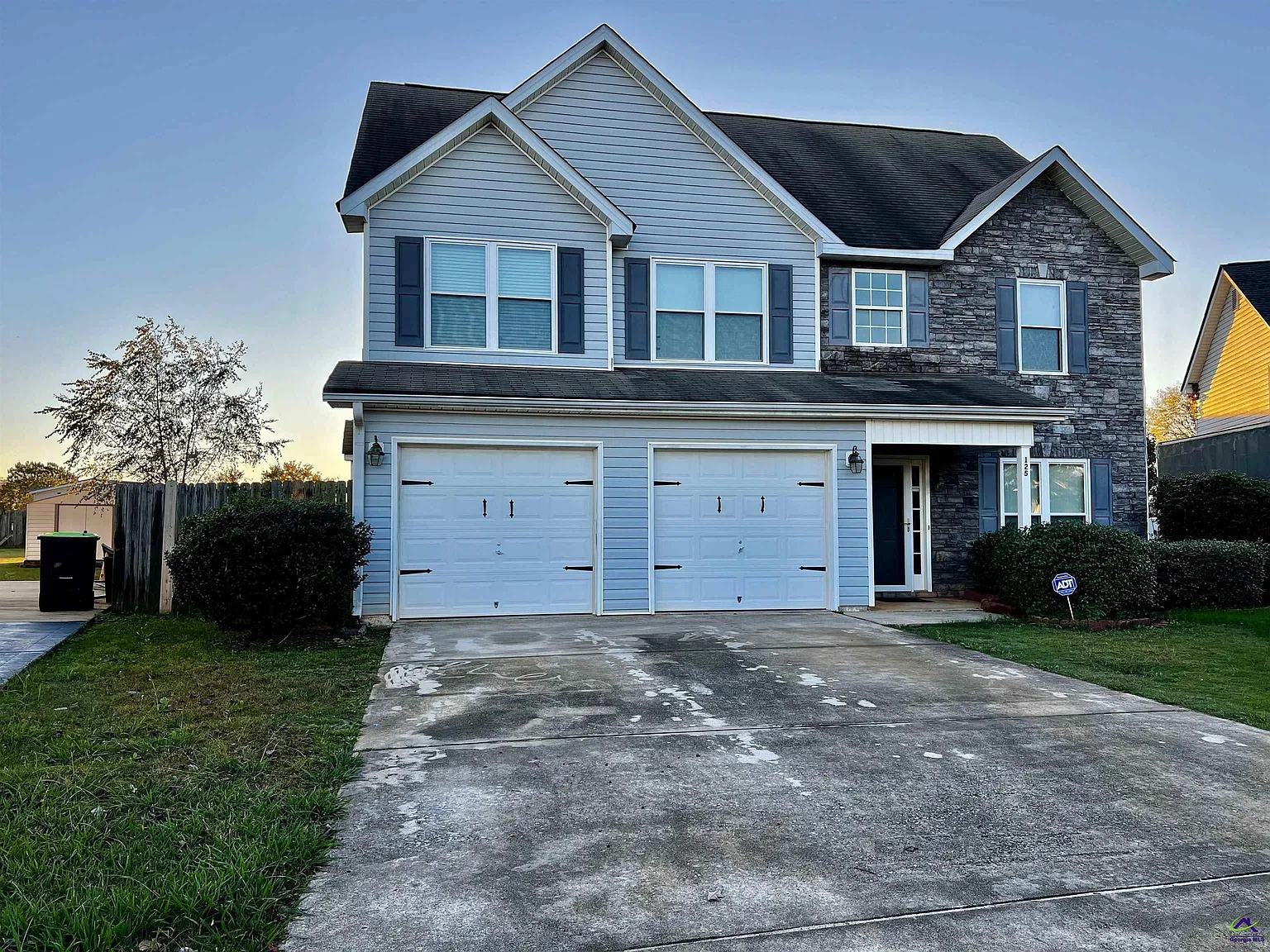 4 bed, 2.5 bath, 1991 sqft, $1,950 — Photo 2