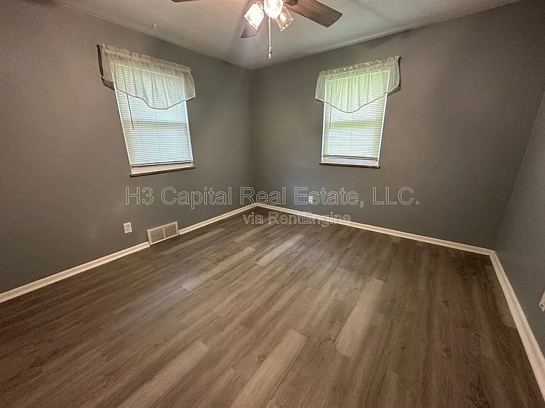 202 S Hilgard St — Photo 6