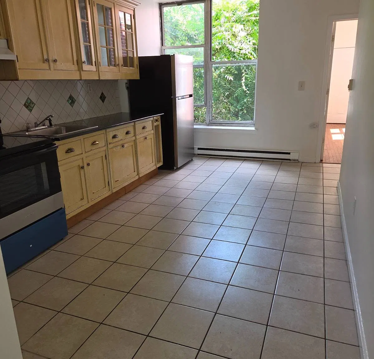 3 bed, 1.0 bath, 1100 sqft, $1,450 — Photo 4