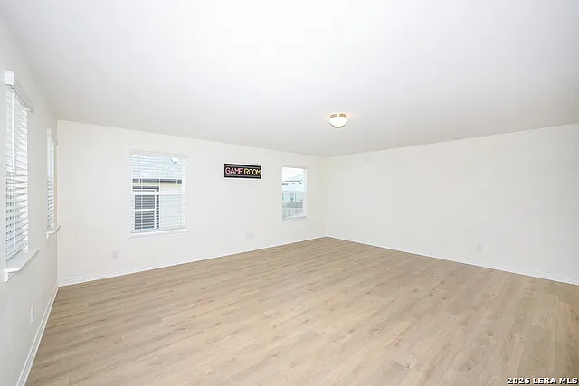 137 W Local Wave — Photo 21