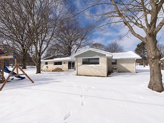 2nd image of 417 Hardscrabble Blvd