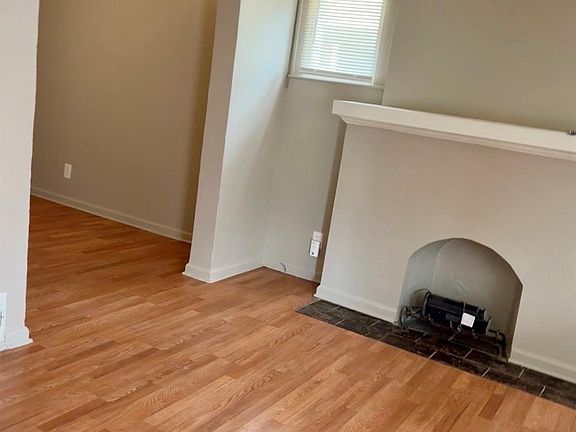 4th image of 15853 Marlowe St