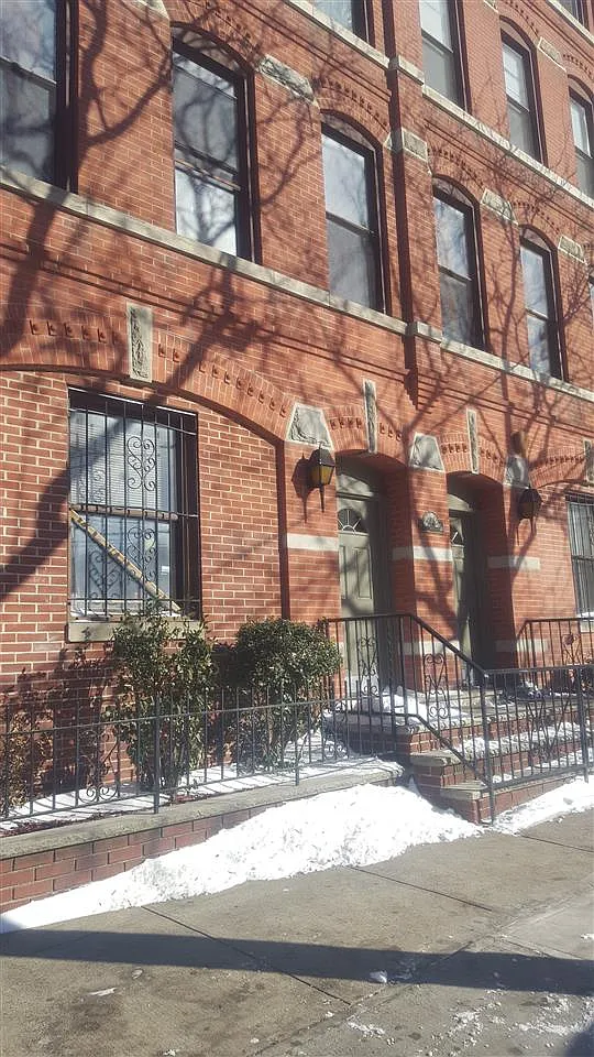 1 bed, 1.0 bath, 633 sqft, $2,200 — Photo 1