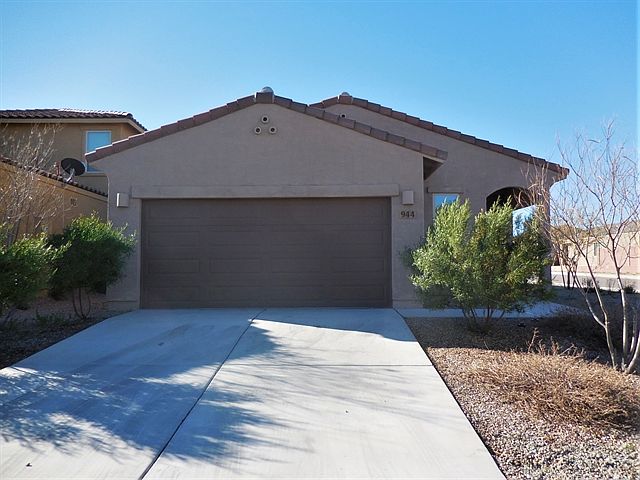 1st image of 944 E Empire Canyon Ln