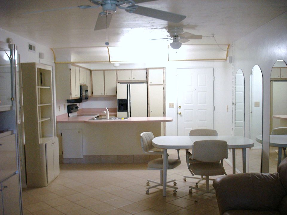 Kitchen & Dining Area
